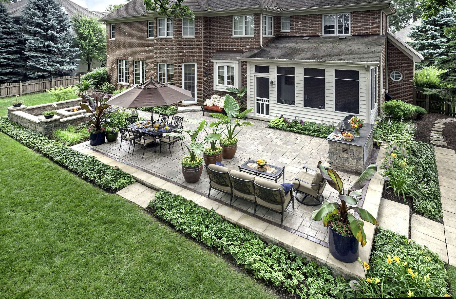 Patio vs. Deck: What’s Better for Chicago Homes? - Tri-state Outdoor Living